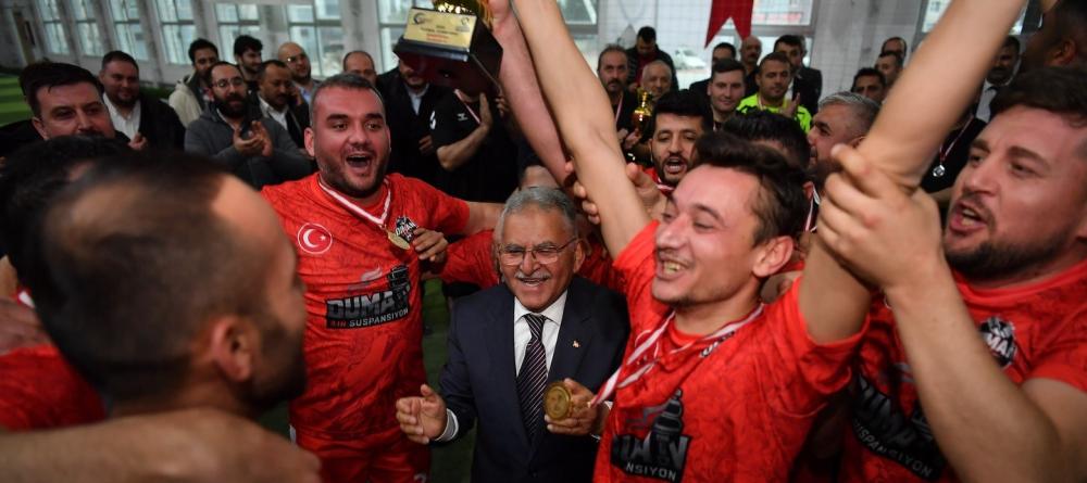 BAŞKAN BÜYÜKKILIÇ’TAN, HALI SAHA TURNUVASINDA COŞKULU BULUŞMA