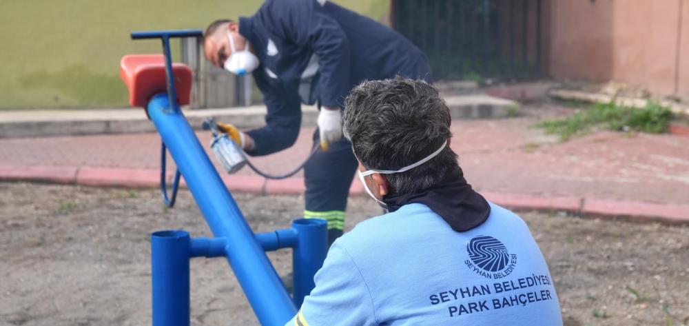 SEYHAN’DA PARKLAR YENİLENİYOR