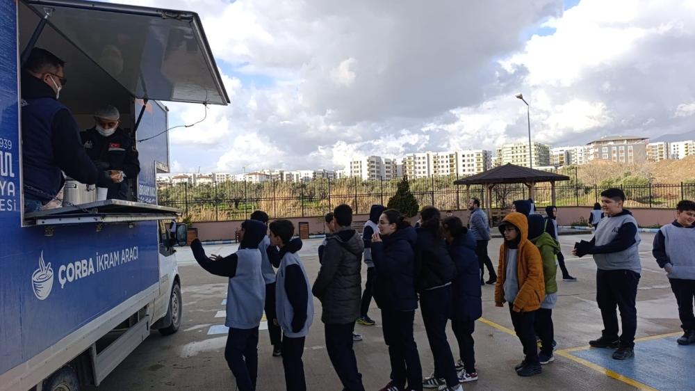 ANTAKYA BELEDİYESİ’NDEN ÖĞRENCİLERİN İÇİNİ ISITAN HAMLE