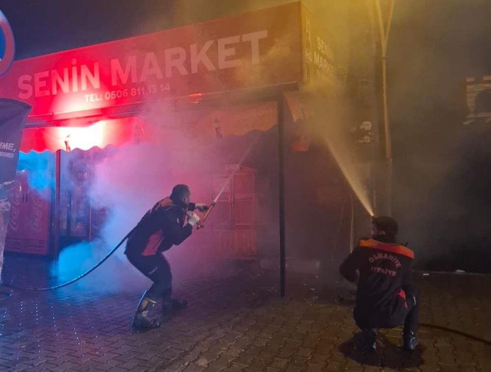 OSMANİYE’DE MARKET YANGINI İŞ YERİ KULLANILAMAZ HALE GELDİ