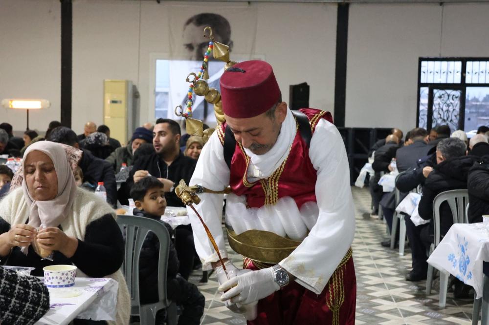 BAŞKAN ÖNTÜRK İFTARI KUMLULU VATANDAŞLARLA YAPTI