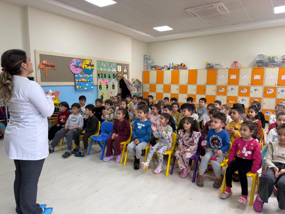 ÇOCUKLARIN SAĞLIKLI GELİŞİMİ İÇİN AĞIZ VE DİŞ SAĞLIĞI EĞİTİMİ