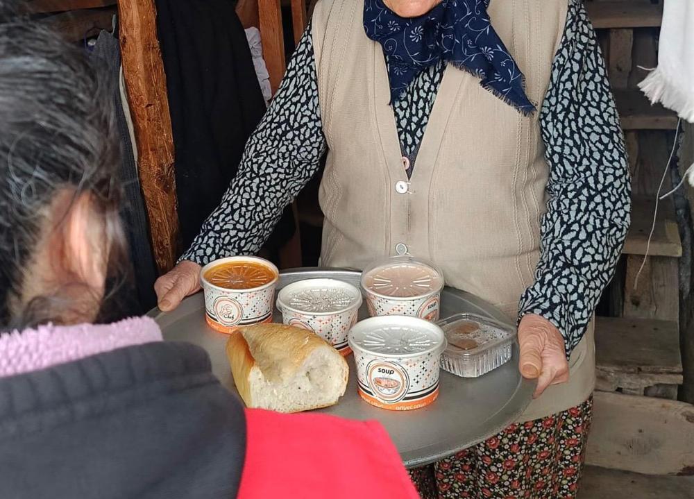 Güdül Kaymakamlığı Vatandaşlar için sıcak yemek çıkarmaya başladı: