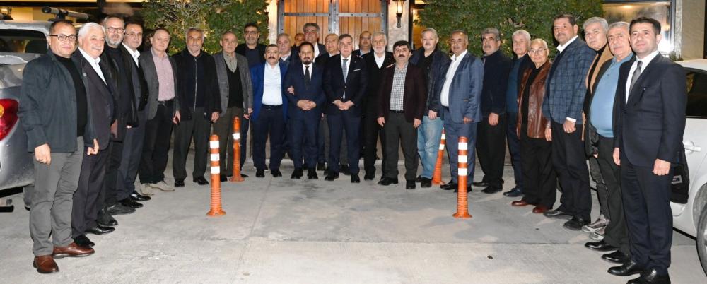 Sarıçam Belediye Başkanı Bilal Uludağ, Eski Belediye Başkanlarıyla İftar Sofrasında Buluştu