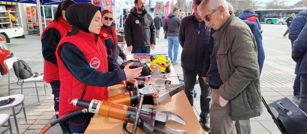 BÜYÜKŞEHİR’DEN DEPREM HAFTASI’NDA BİLİNÇLENDİRME ATAĞI