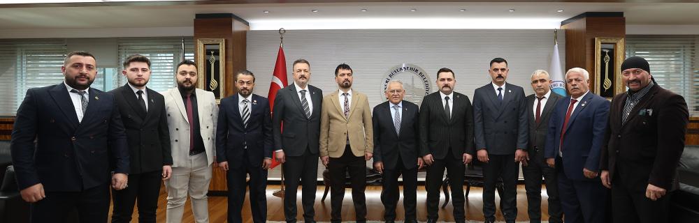 ALPEREN OCAKLARI HEYETİNİ KONUK EDEN BÜYÜKKILIÇ: “MERHUM MUHSİN KARDEŞİMİZİN EN BÜYÜK HATIRASI”