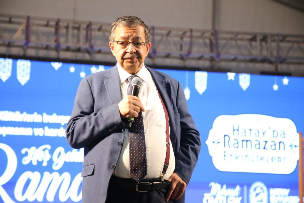 HAYATİ İNANÇ, İSKENDERUN’DA SEVENLERİYLE BULUŞTU