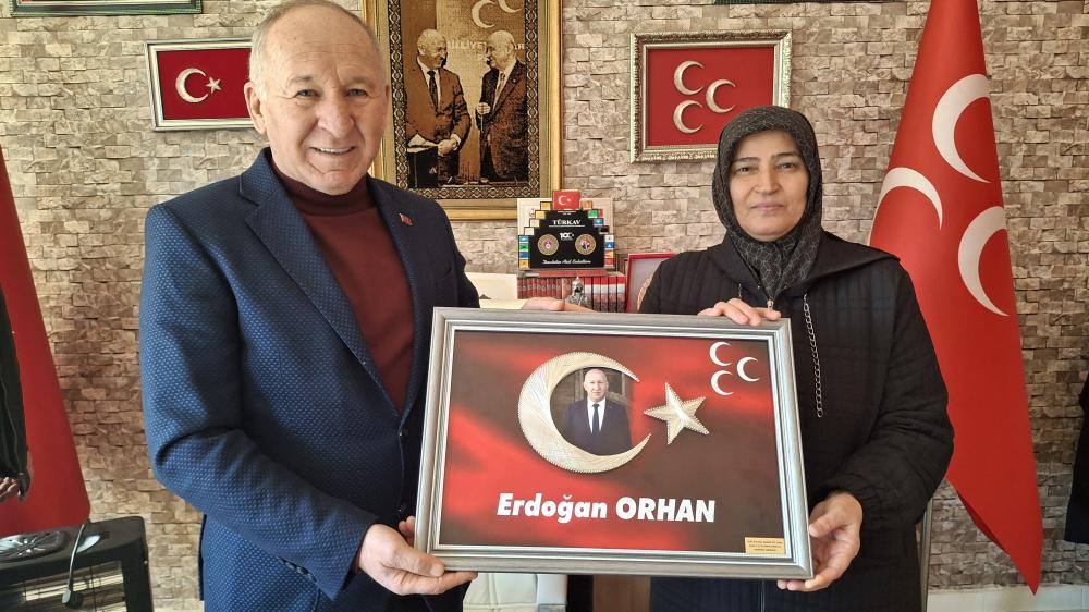 ŞEHİT ANASINDAN MHP İLÇE BAŞKANINA ANLAMLI HEDİYE