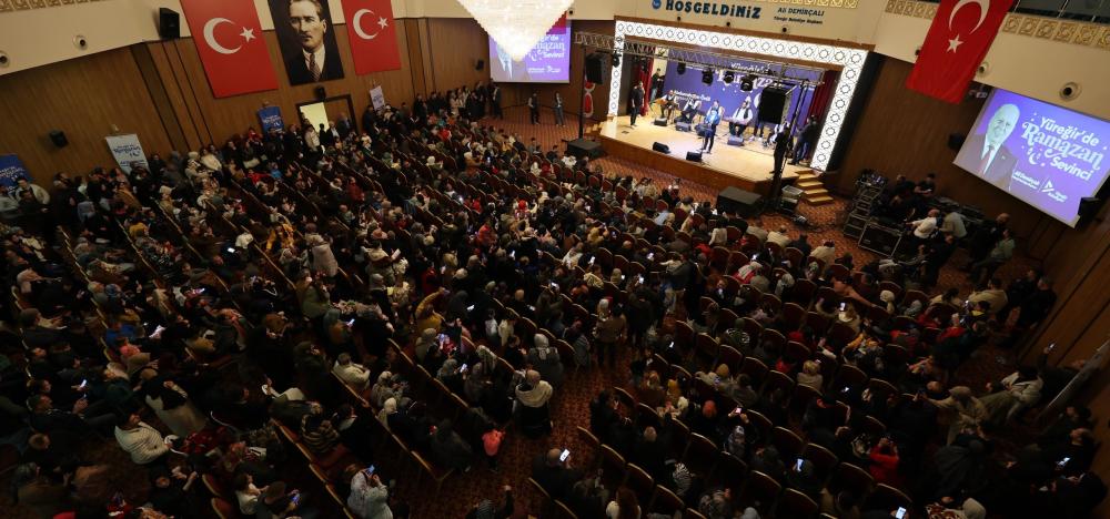Yüreğir’de Abdurrahman Önül Konserine Yoğun İlgi