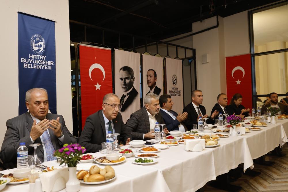 BAŞKAN ÖNTÜRK, İFTARDA HBB MECLİS ÜYELERİYLE BULUŞTU