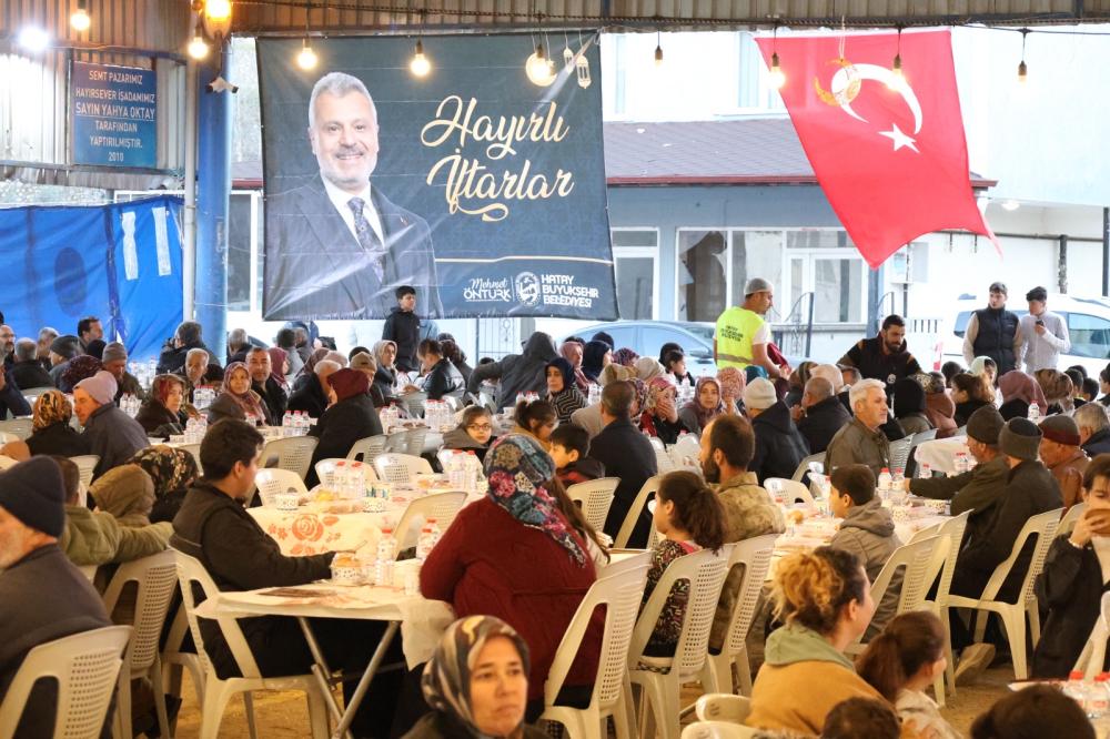 BAŞKAN MEHMET  ÖNTÜRK İFTARINI YAYLADAĞILI VATANDAŞLARLA YAPTI