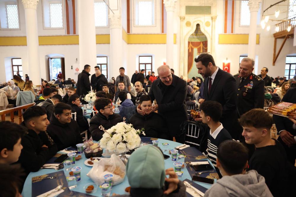 Çanakkale Valisi Toraman, Gelibolu Mevlevihane'sinde vatandaşlarla iftarda buluştu