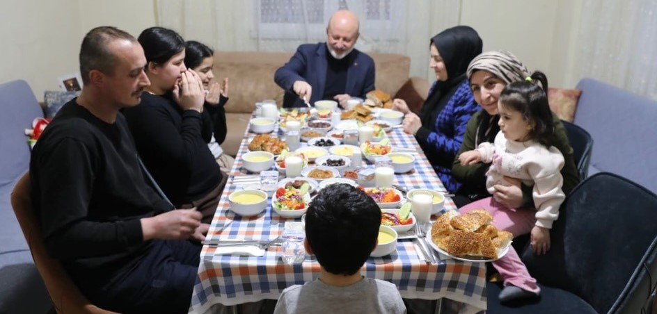 BAŞKAN ÇOLAKBAYRAKDAR: “RAMAZAN’DA ÇALINMADIK KAPI BIRAKMADIK”