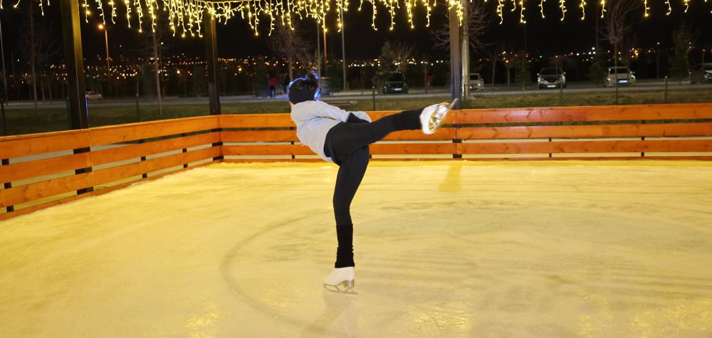 BÜYÜKŞEHİR İLE AÇIK HAVA BUZ PİSTİ HEYECANI BAŞLIYOR: AÇILIŞA ÖZEL BAYRAM SONUNA KADAR ÜCRETSİZ