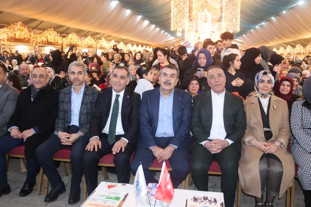 Milli eğitim bakanı Yusuf Tekin Sultangazi’de İftar Programında Vatandaşlar ve Çocuklarla Buluştu