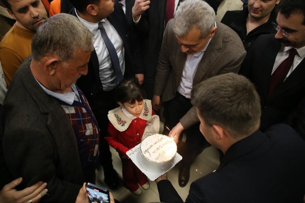 VATANDAŞLARDAN BAŞKAN ÖNTÜRK’E İFTAR SONRASI DOĞUM GÜNÜ SÜRPRİZİ