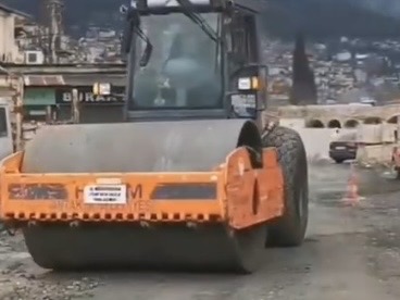 ANTAKYA BELEDİYESİ: İHTİYAÇ DUYULAN NOKTALARDA YOL ÇALIŞMALARI DEVAM EDİYOR