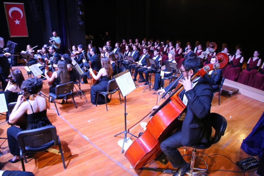 FİLARMONİ ORKESTRASI, LANSMAN PROGRAMI İLE İLK KONSERİNİ VERDİ