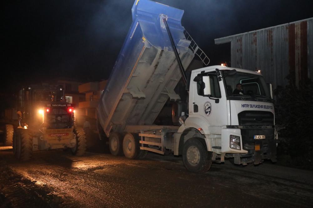ANTAKYA’DA YOL BAKIM VE ONARIM ÇALIŞMALARI DEVAM EDİYOR
