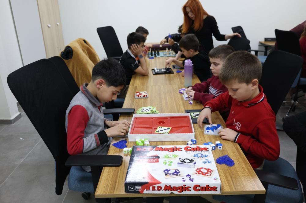 HATAY GENÇLERİ BİLİMDE ÖNE ÇIKIYOR