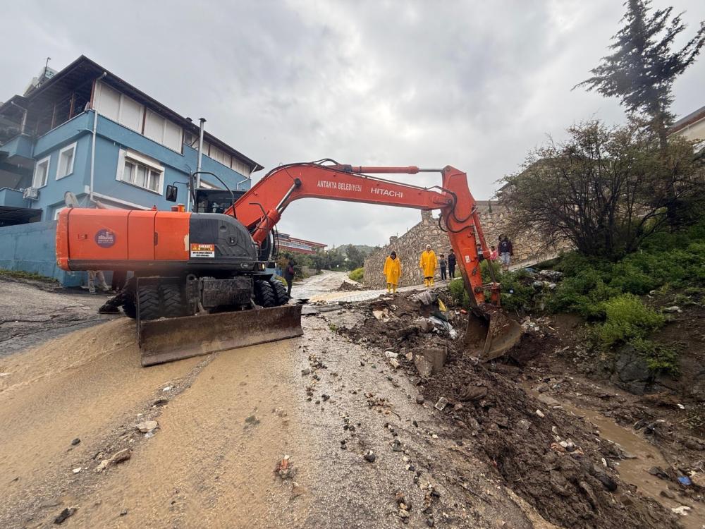 ANTAKYA BELEDİYESİ EKİPLERİ TEYAKKUZDA