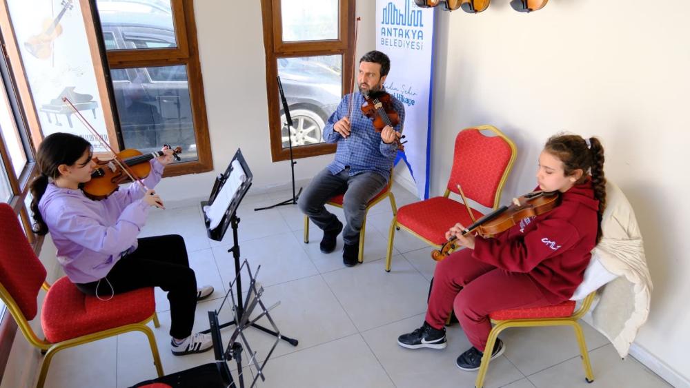 ÜCRETSİZ KEMAN KURSU DEVAM EDİYOR