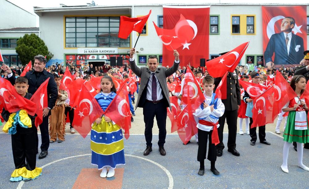 Gelibolu 26 Kasım İlkokulundan Coşkulu 23 Nisan kutlaması..