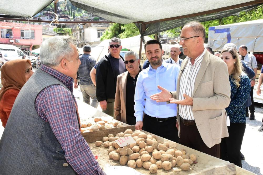 BAŞKAN YAPAR PAZAR YERİNDE VATANDAŞLAR VE ESNAFLA BİR ARAYA GELDİ