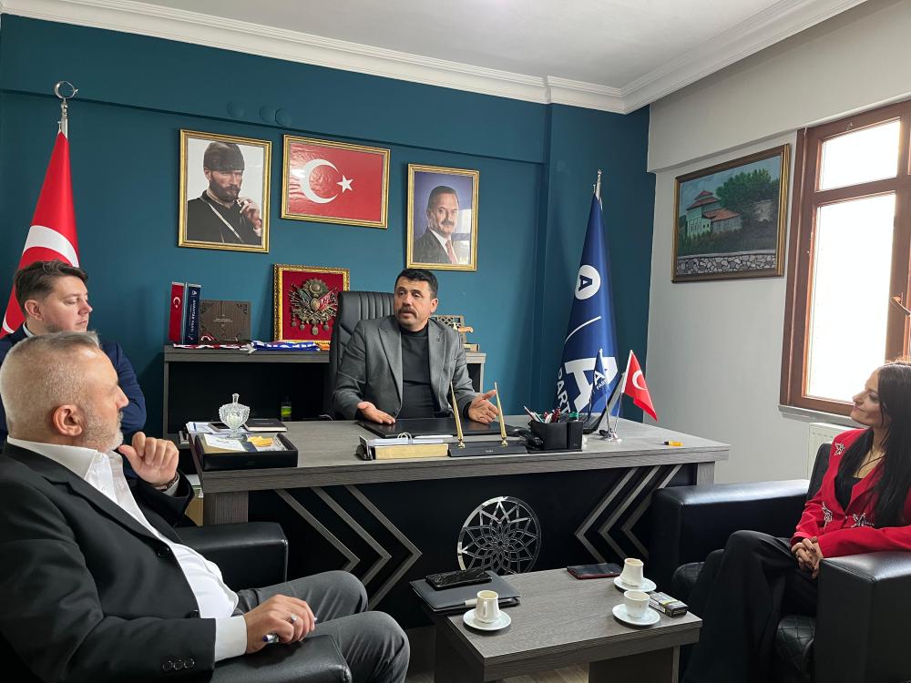 Anahtar Parti Sancaktepe İlçe Başkanı Yasin Can, Uni Haber Ajansı medya ekibini ilçe başkanlığında ağırladı