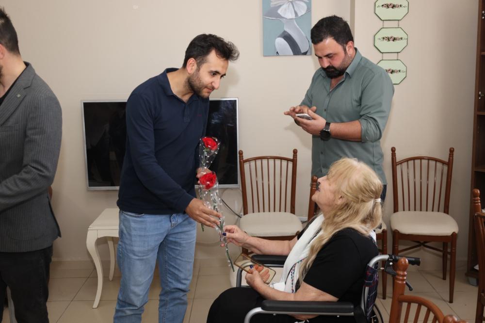 HBB’DEN HUZUREVİ’NE ANNELER GÜNÜ ZİYARETİ