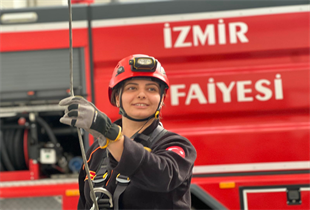 Yangında hayat kurtarıyor, evde oğlunun umudu oluyor
