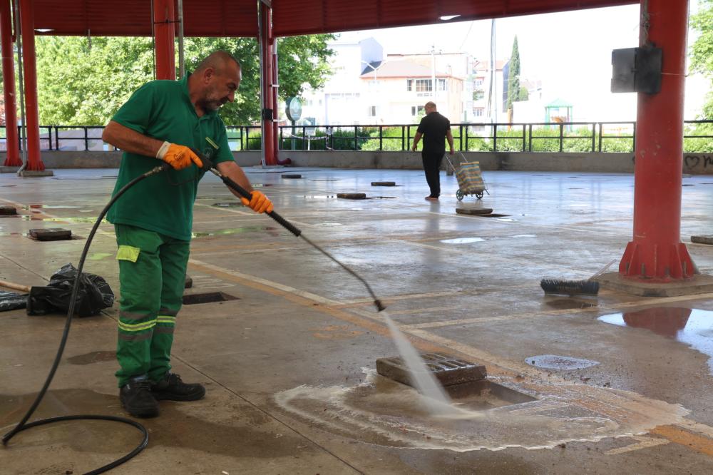 Osmangazi’de Kurban Kesim Alanları Titizlikle Temizleniyor