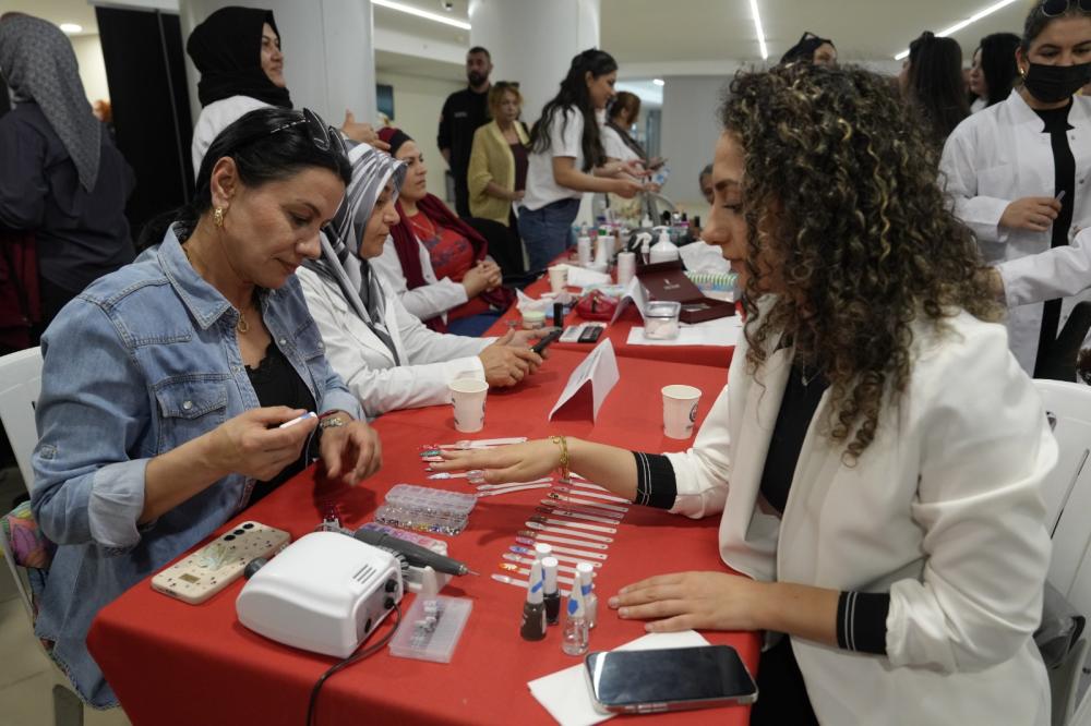 Kartallı Kadınların El Emeği Ürünleri Sergilendi