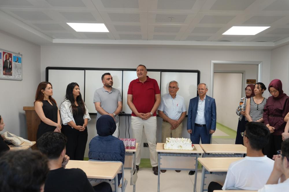 Kartal Belediyesi’nden YKS Öğrencilerine Moral Ziyareti