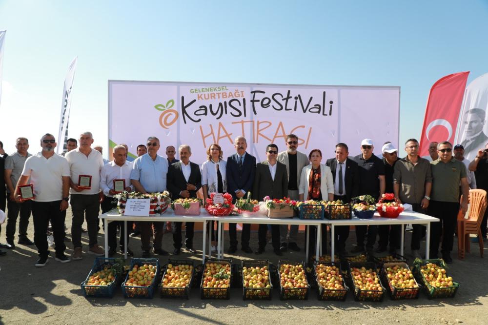 GELENEKSEL KURTBAĞI KAYISI FESTİVALİ DÜZENLENDİ