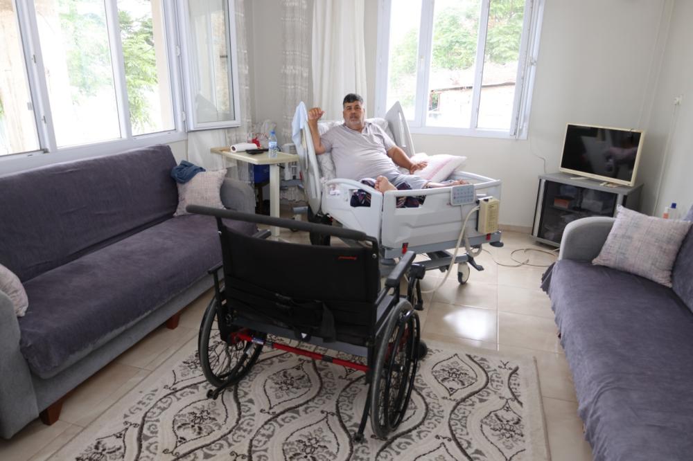 HBB’DEN OBEZİTE HASTASI VATANDAŞA ÖZEL TEKERLEKLİ SANDALYE DESTEĞİ