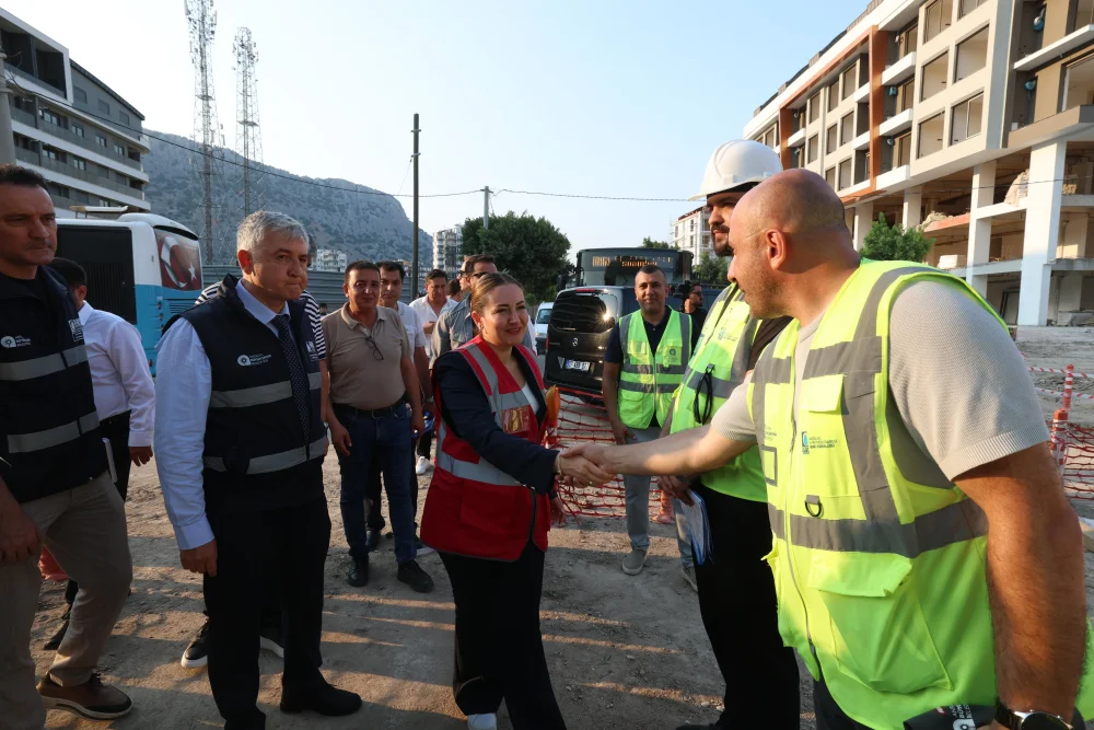 Başkan Vekili Özdemir Konyaaltı’nda devam eden altyapı yatırımlarını inceledi