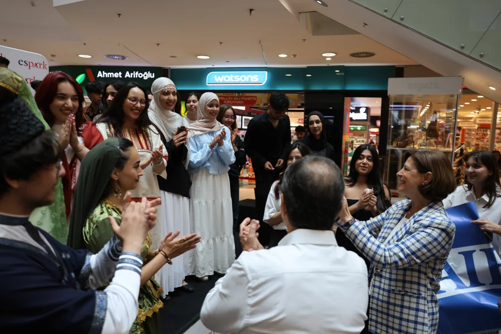 ÜNLÜCE VE ATAÇ KÜLTÜR PANAYIRI’NDA GENÇLERLE BULUŞTU 