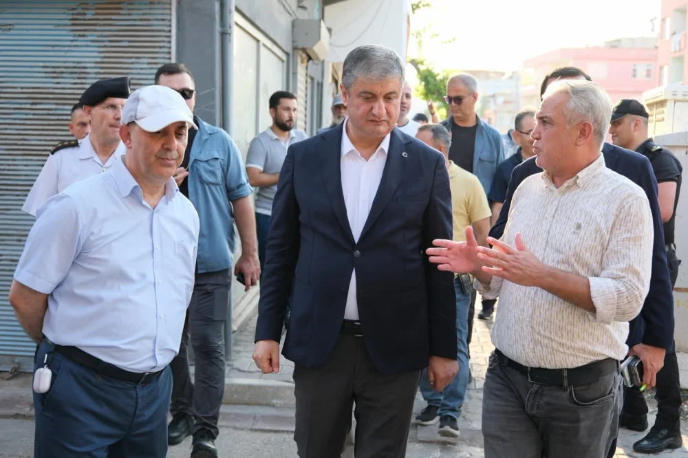 VALİ MUSTAFA YAVUZ’DAN YÜREĞİR’DE ESNAF ZİYARETİ
