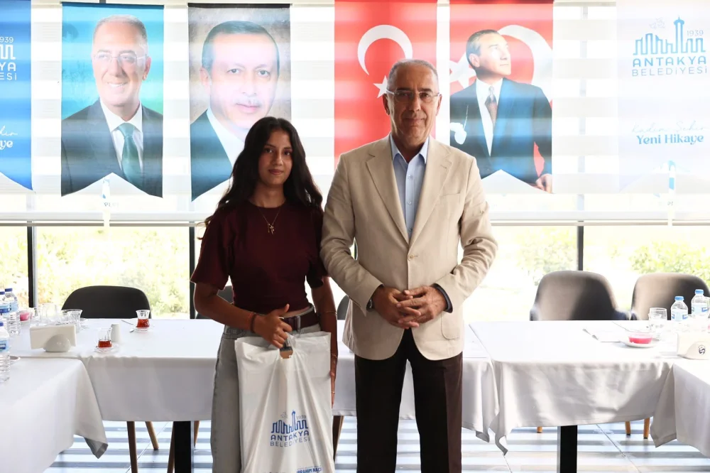 BAŞKAN YAPAR, YKS’DE DERECE ELDE EDEN ÖĞRENCİLERLE BİR ARAYA GELDİ