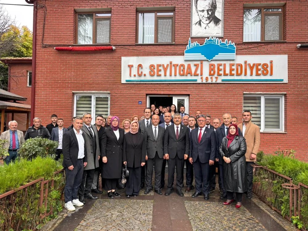 ANAHTAR PARTİ’DEN SEYİTGAZİ ÇIKARMASI: İLÇE BİNASI AÇILDI, ESNAF VE MADENCİLER DİNLENDİ
