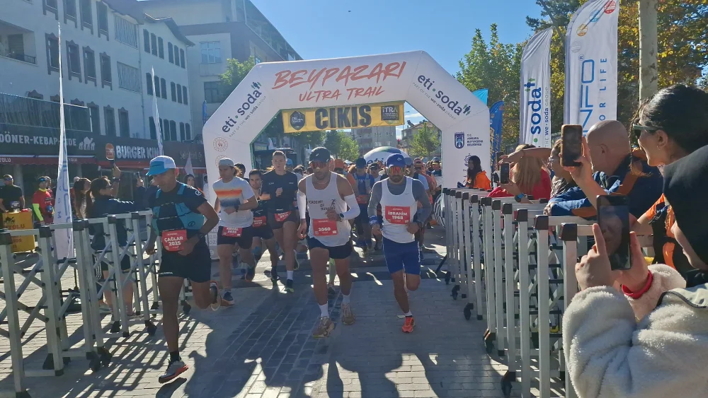 BEYPAZARI İLÇESİNDE 2 . Sİ DÜZENLENEN ULTRA TRAİL YARIŞMASININ STARTI BELEDİYE BAŞKANI VERDİ: