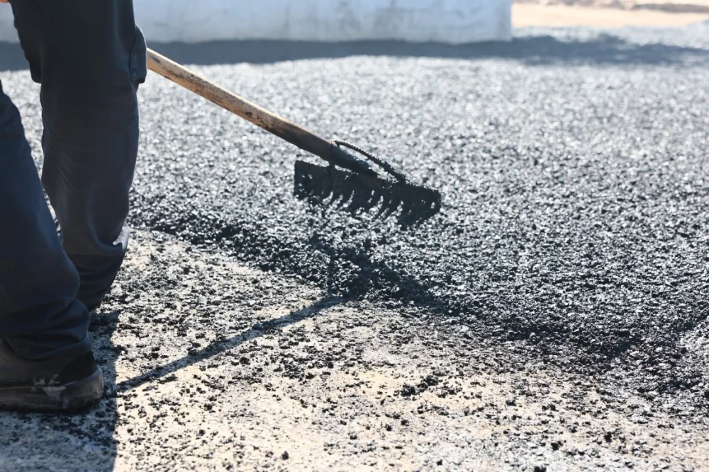 BODRUM BELEDİYESİ, ÜSTYAPI HİZMETLERİ KAPSAMINDA ASFALT ÇALIŞMALARINI SÜRDÜRÜYOR.