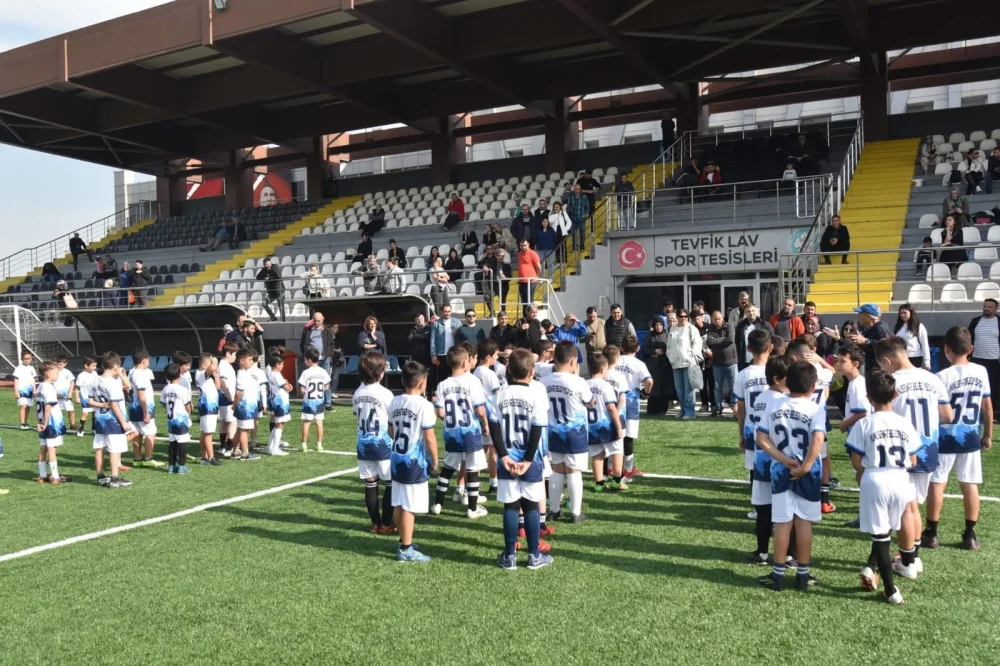 YUNUSEMRE BELEDİYESPOR GELECEĞİN YILDIZLARINI ARIYOR