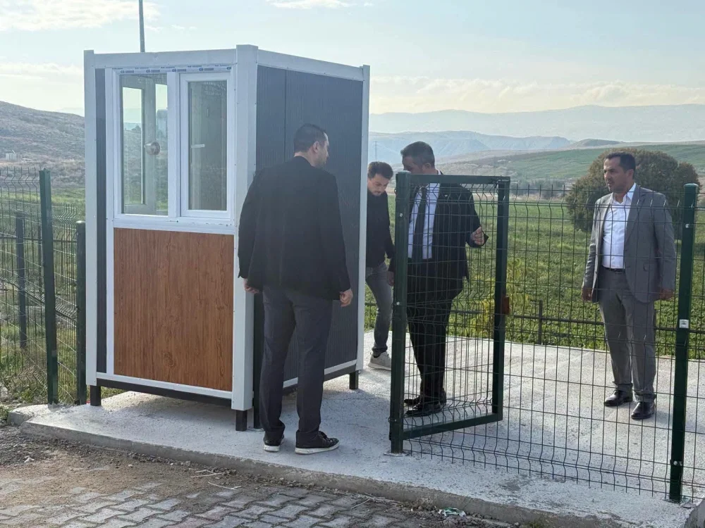 BEYPAZARI'NDA OKUL BAHÇELERİ DAHA GÜVENLİ HALE GETİRİLİYOR