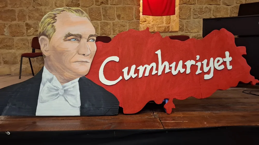 BEYPAZARI İLÇESİNDE FOTOĞRAFLARLA CUMHURİYET BAYRAMI SERGİSİ AÇILDI.